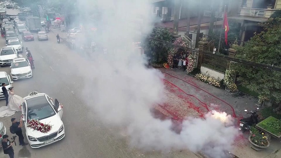 Xác minh, xử lý đám cưới đốt pháo nổ ầm ĩ ở Hà Nội