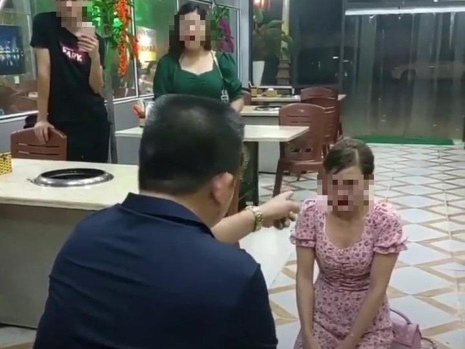 Truy tố chủ quán bắt khách quỳ ở Bắc Ninh về tội Làm nhục người khác
