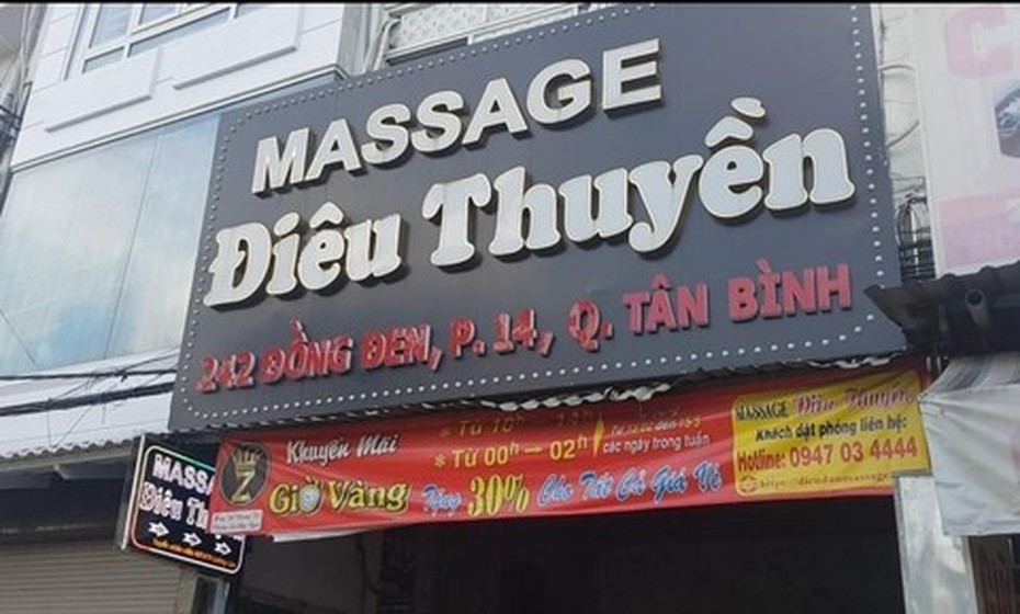 Bắt quả tang nhân viên massage khoả thân tiếp khách, giá phục vụ từ gói "vua" lại đến "vua đặc biệt"