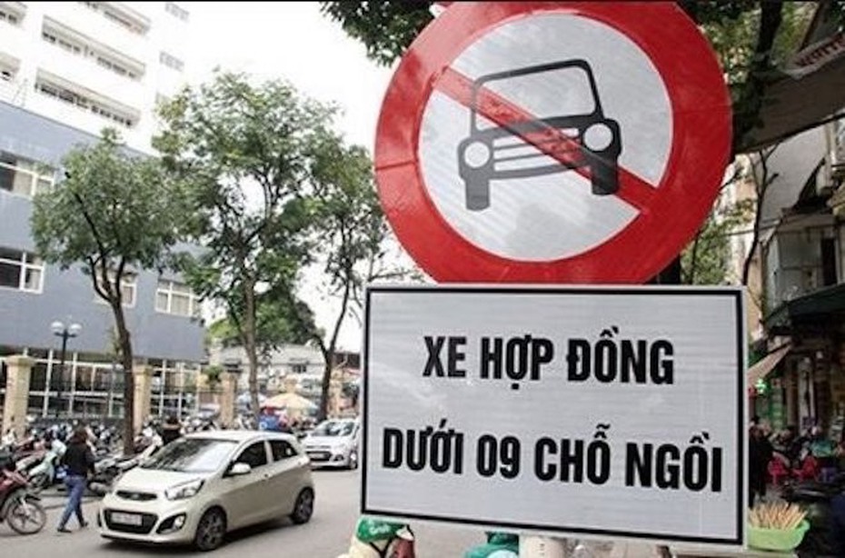 Hà Nội khôi phục biển cấm xe hợp đồng, taxi trên 10 tuyến phố từ ngày 15/9