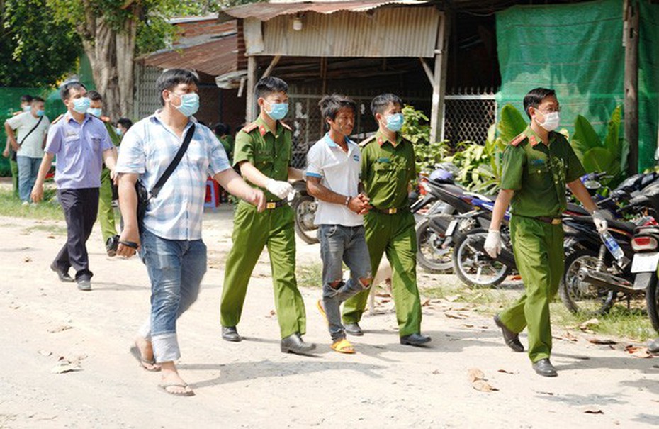 Điều tra nghi án con sát hại cha ruột, chôn xác dưới nền nhà