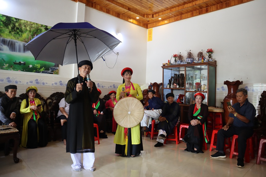 Người đi Quan họ đi cùng