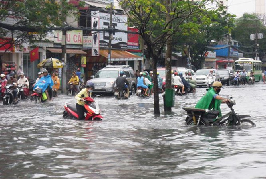 Dự báo thời tiết 4/11: Nguy cơ ngập lụt vùng trũng thuộc khu vực TP.HCM