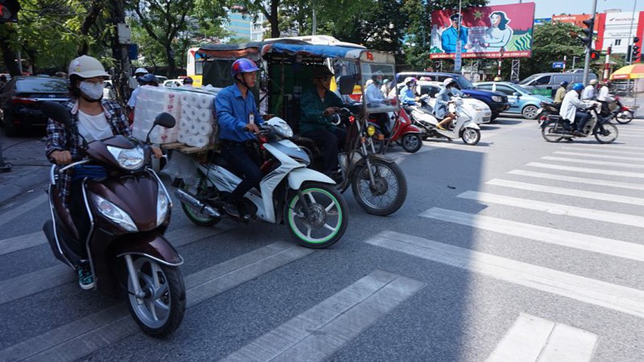 Dự báo thời tiết 21/2: Trước khi không khí lạnh tràn về, Hà Nội nắng oi, nhiệt độ 34 độ