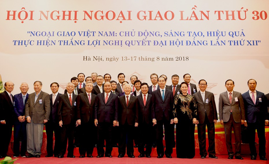 Ngoại giao vẫn đóng vai trò đầu tàu trên mặt trận đối ngoại