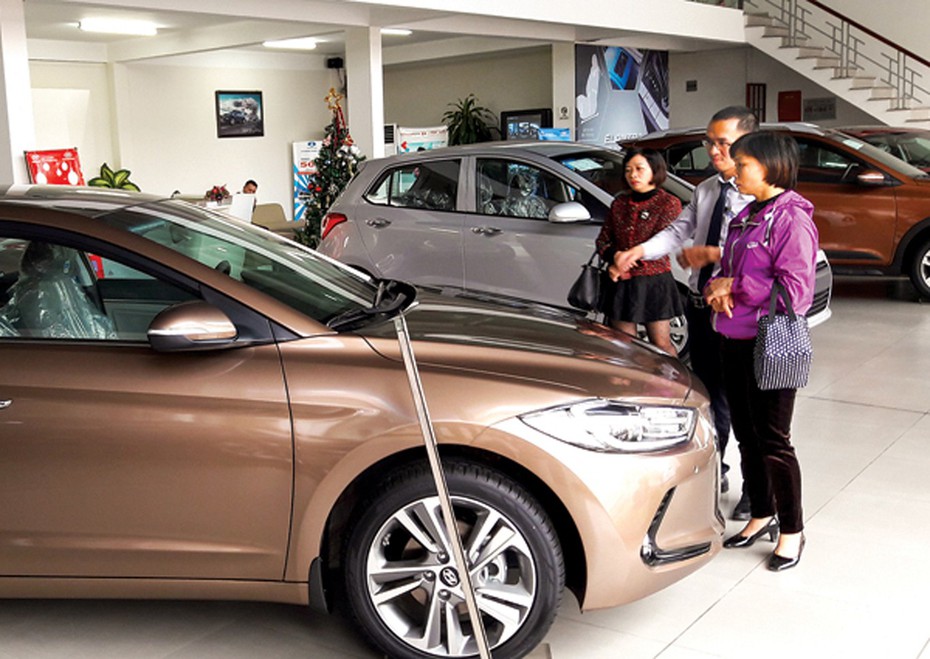 Chịu thuế nhập khẩu cao ngất ngưởng, xe sang vẫn ồ ạt về TP.HCM