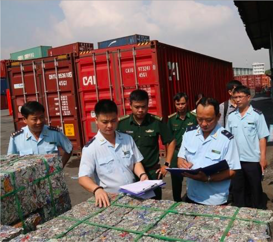 Lại phát hiện nhiều container phế liệu "đội lốt" hàng xuất khẩu trốn thuế