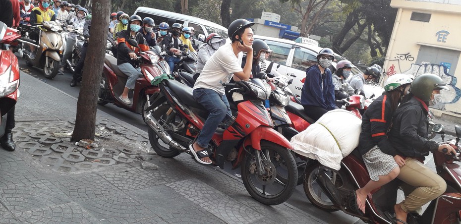 Giao thông TP.HCM những ngày cận Tết Nguyên đán: "Căng như dây đàn"