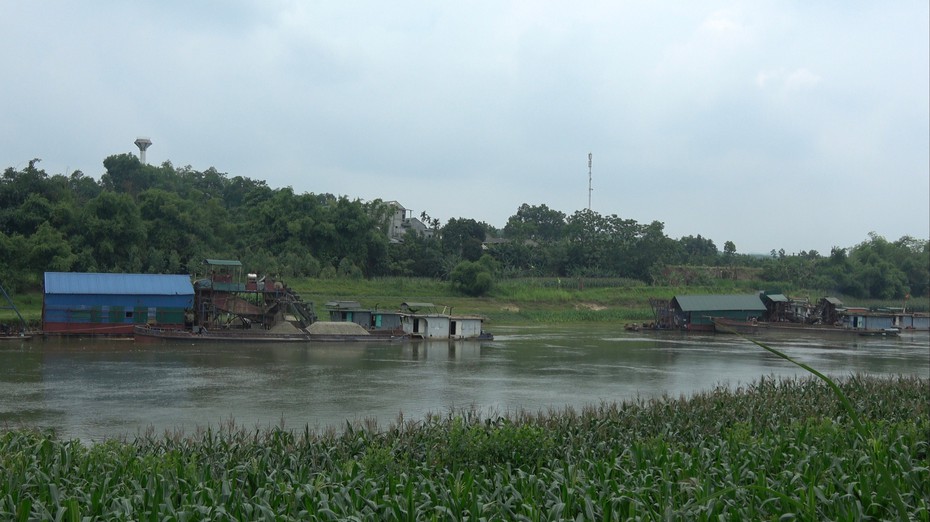 Phú Thọ: Khai thác, vận chuyển cát tiềm ẩn nguy cơ mất an toàn