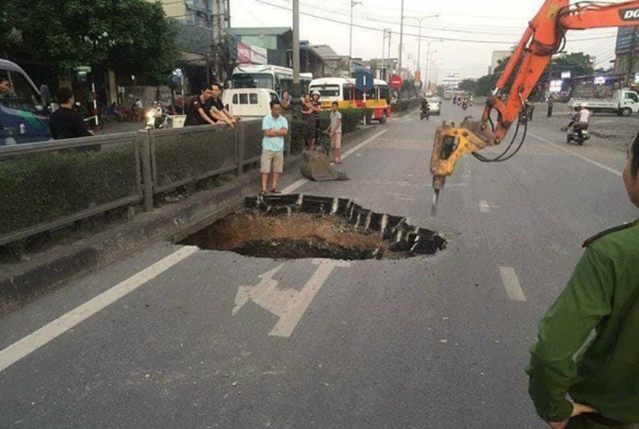 Quảng Ninh: ‘Hố tử thần’ xuất hiện trên QL18