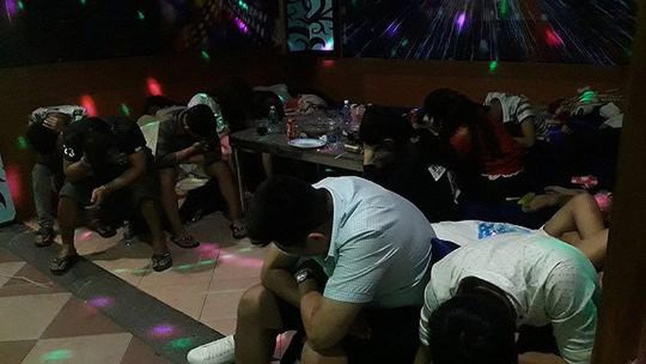 Hải Phòng: Đột kích, phát hiện hàng chục thanh niên “đập đá” ở quán karaoke