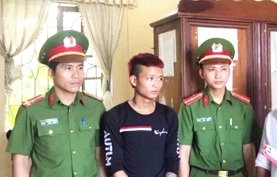 “Nghịch tử” bị khởi tố, bắt giam khi cầm dao đe dọa, cướp tiền của bố mẹ