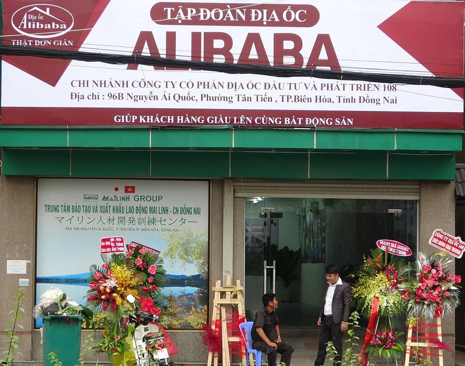 Phạt 15 triệu đồng và buộc tháo dỡ biển hiệu trái phép của Địa ốc Alibaba