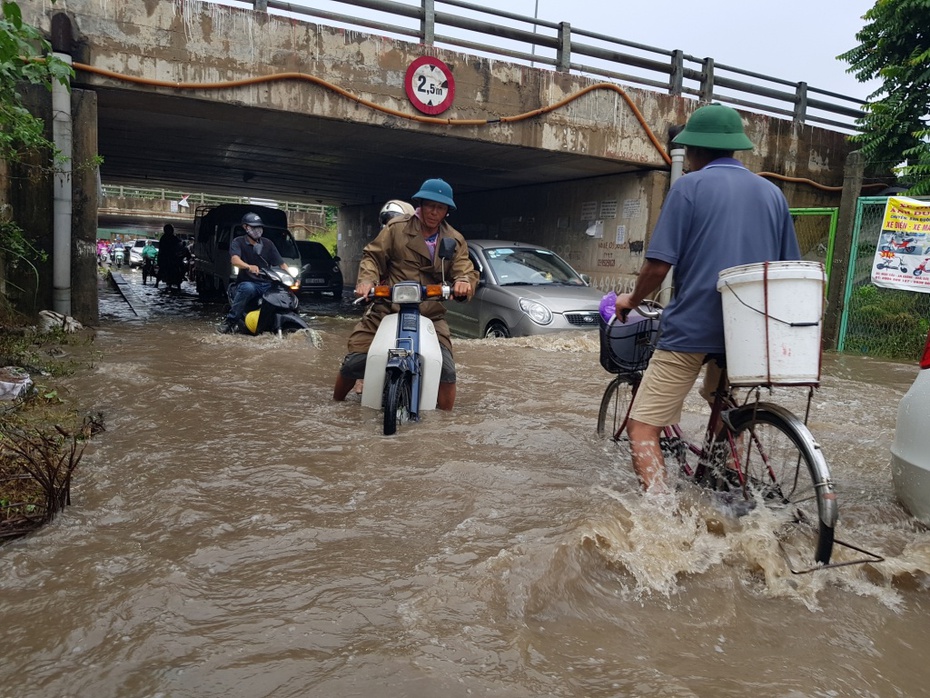 Hà Nội: Hơn 22 tỷ đồng sửa chữa một số đoạn đường gom đại lộ Thăng Long