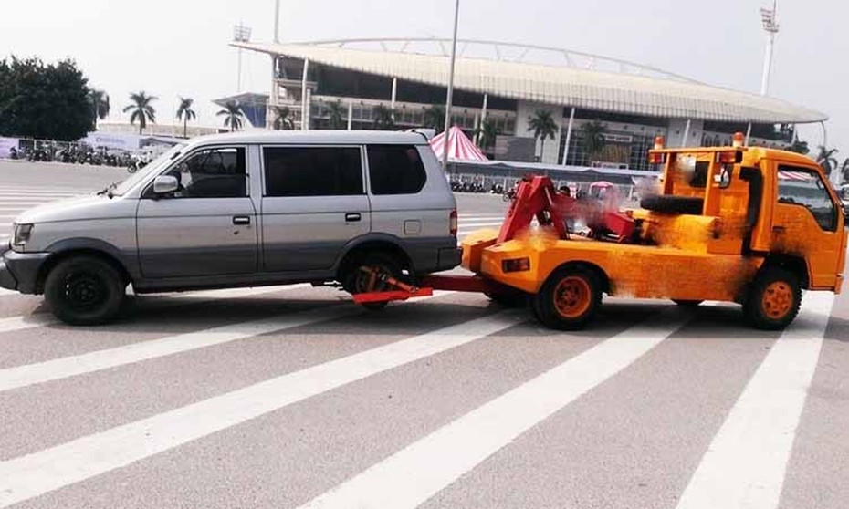 Hà Nội: Hết thời doanh nghiệp vô tư "chặt chém" giá dịch vụ cẩu kéo phương tiện