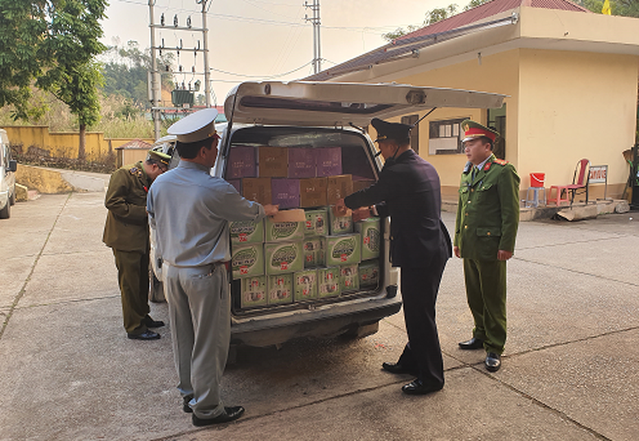 Thu giữ hơn 1.000 chai sữa chua uống không rõ nguồn gốc