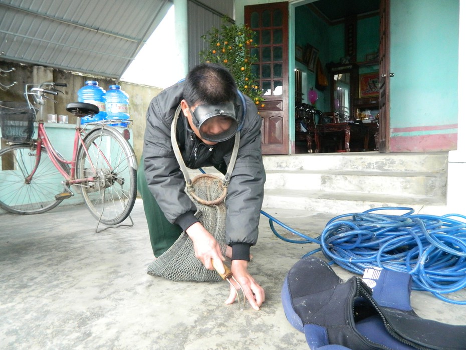 “Làng kình ngư” đổi mạng sống tìm sản vật dưới đáy đại dương