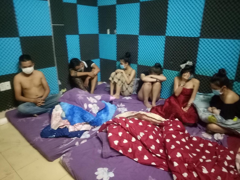 Phát hiện 35 nam, nữ tụ tập "thác loạn" trong nhà nghỉ ở Quảng Ngãi