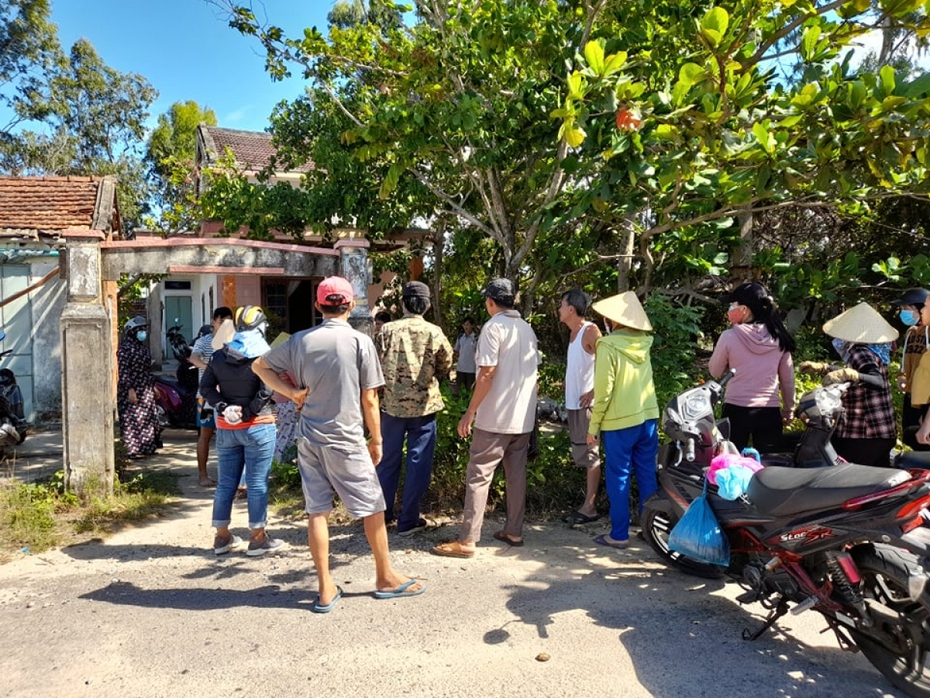 Truy tìm hung thủ bí ẩn đâm một hiệu trưởng tử vong tại nhà riêng