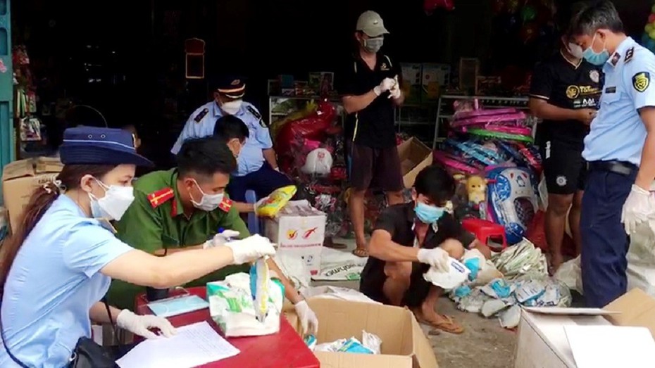 Phát hiện lượng lớn thuốc bảo vệ thực vật và phân bón hết hạn sử dụng