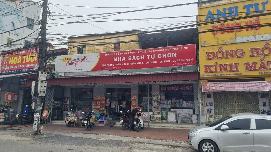 Thái Bình: Bắt chủ nhà sách bán hơn 90.000 quyển sách giáo khoa giả