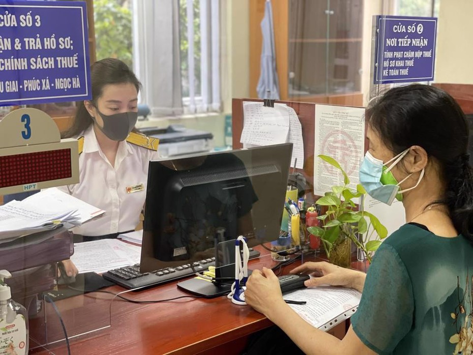 Bộ Tài chính đề xuất tiếp tục giảm mức thu 35 khoản phí, lệ phí
