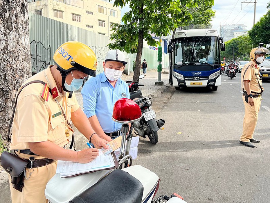 Thứ tự tạm giữ giấy tờ của người vi phạm giao thông từ ngày 15/9