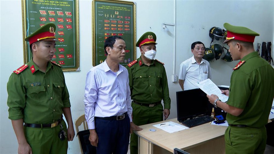 Khởi tố Chủ tịch UBND và một công chức xã ở Thái Bình
