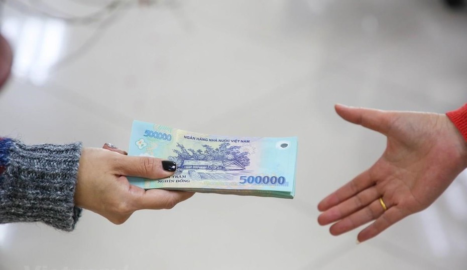 Chính phủ đề xuất tiếp tục tăng lương sau năm 2024 để bù trượt giá