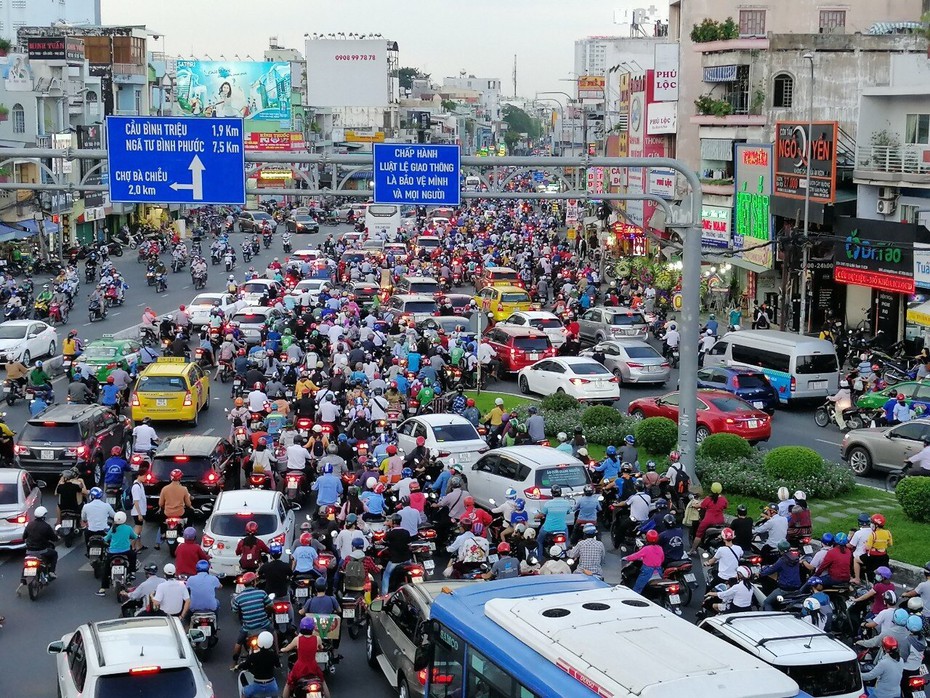 Có nên thu phí khí thải xe máy, ô tô?