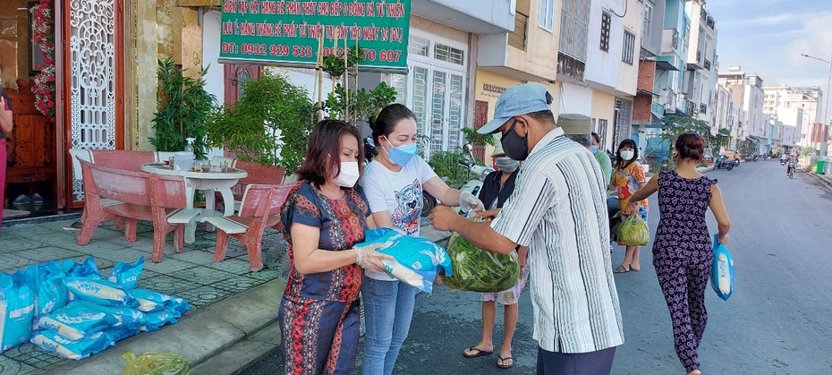 "Tiệc sinh nhật" đặc biệt của một F0 khỏi bệnh