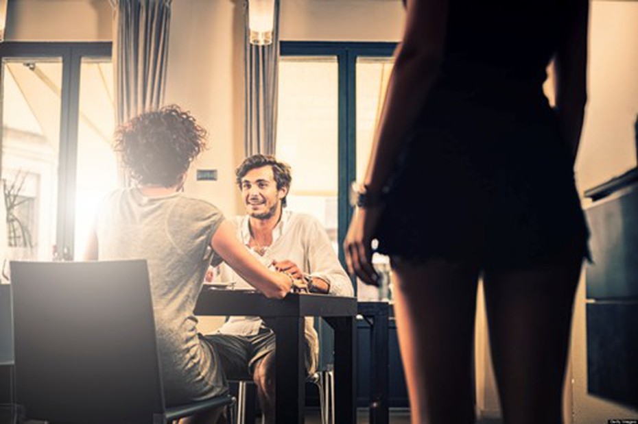 Khi đàn bà ngoại tình - đàn ông đánh vợ, còn khi chồng ngoại tình - vợ đánh nhân tình