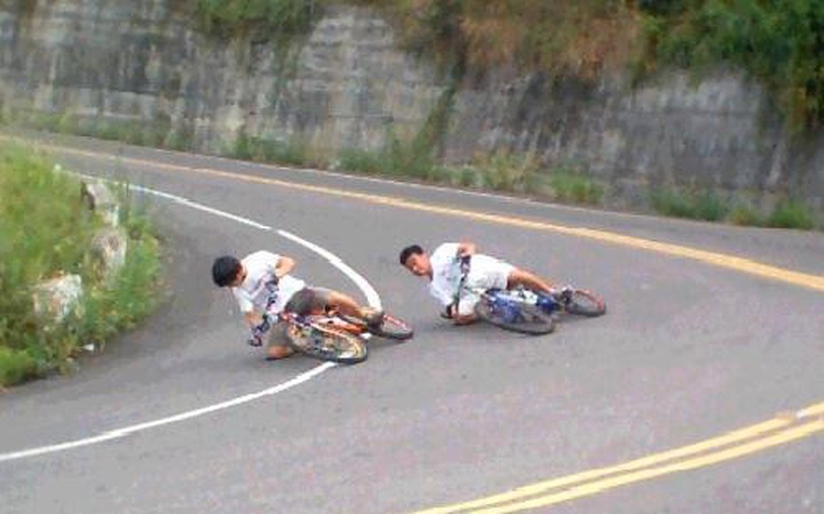 Tối cười: Lý lẽ của những "tay lái lụa"