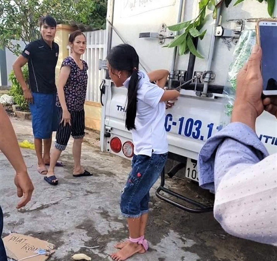 Vụ bé gái bị trói chân, tay vào thùng xe tải: Bạo lực nặng nề, trẻ trở nên “miễn dịch” với hình phạt