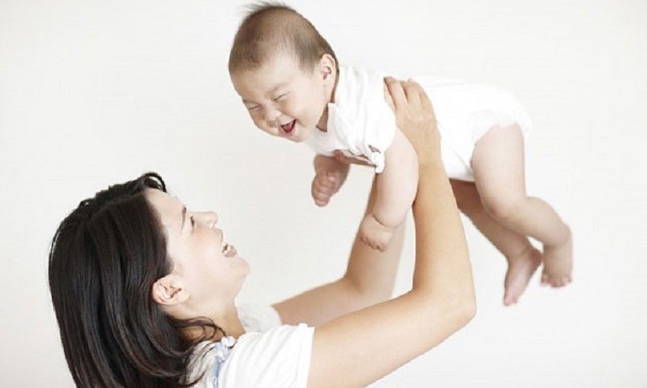 Bế trẻ không đúng cách có thể gây hội chứng rung lắc nguy hiểm