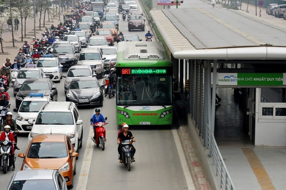 Hà Nội: Bất ngờ đề xuất cho xe đi vào làn buýt nhanh BRT