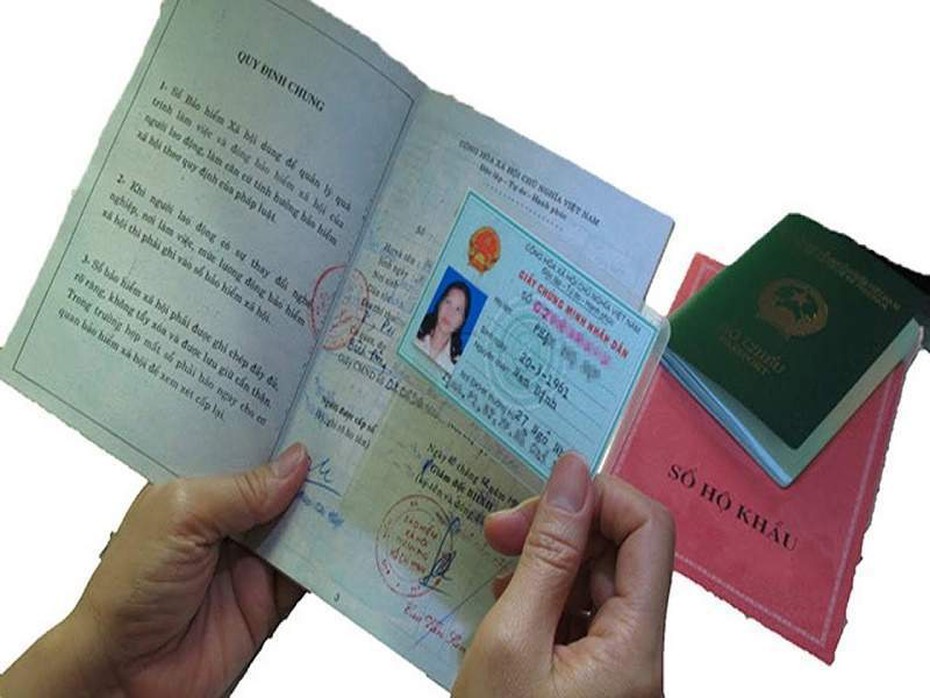 Sổ hộ khẩu “kêu oan” sau đề xuất “đi vắng 12 tháng” bị gạch tên