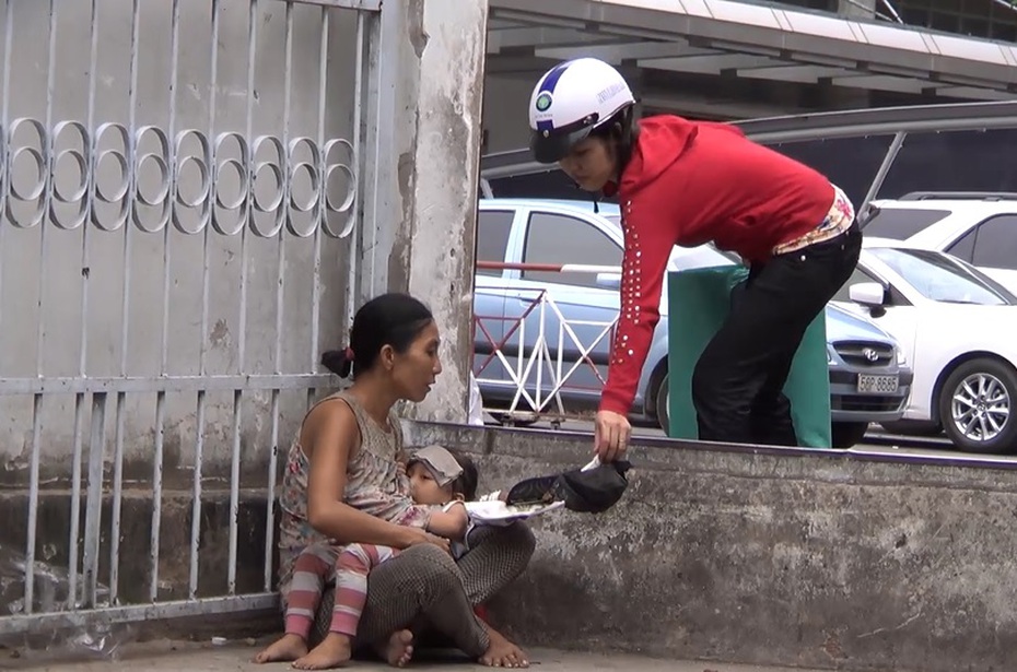 Clip: Căm phẫn vụ lạm dụng trẻ em xin tiền tiêm chích ma túy