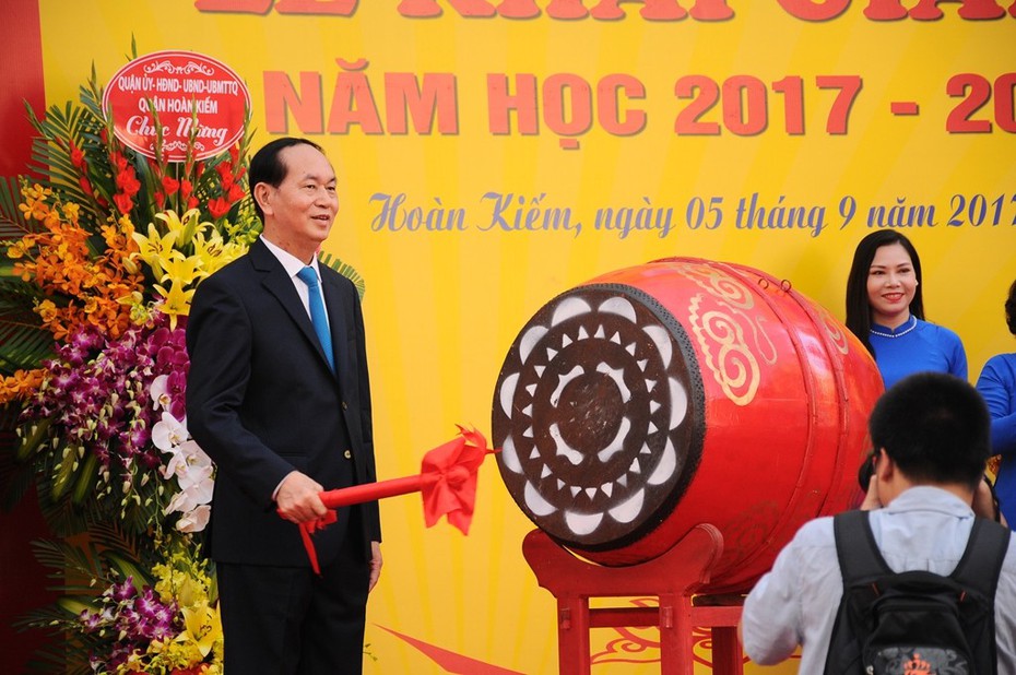 Chủ tịch nước Trần Đại Quang đánh trống khai giảng năm học mới