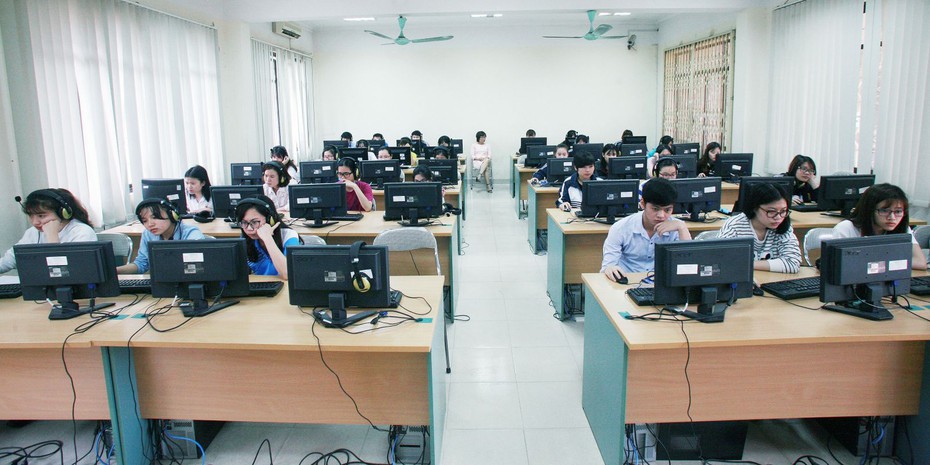 Thi tốt nghiệp THPT Quốc gia trên máy tính từ 2021: Ngân sách đâu để mua?