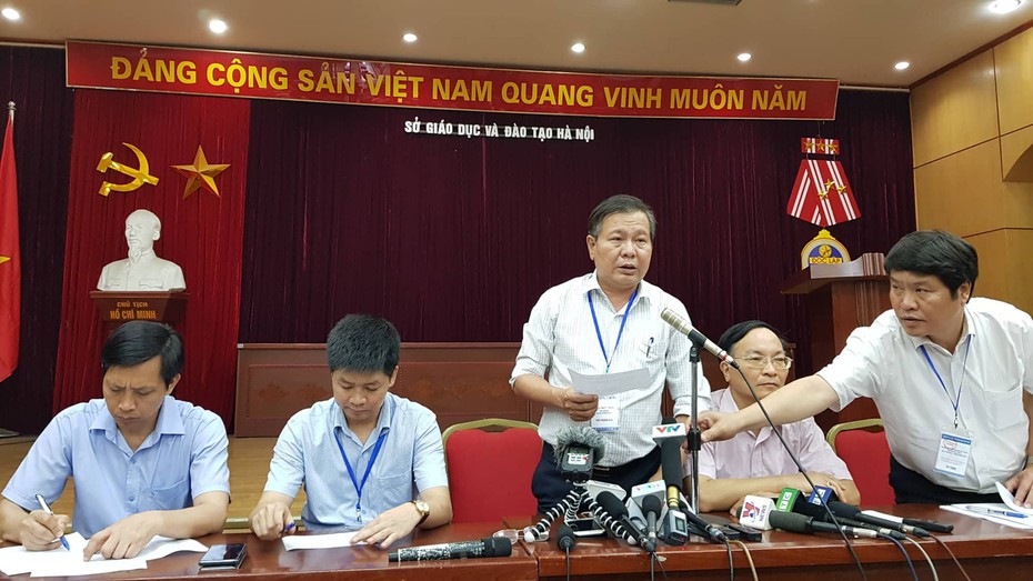 Clip: Sở GD&ĐT thông tin về thầy giáo đưa đề thi Văn, Toán lớp 10 ra ngoài