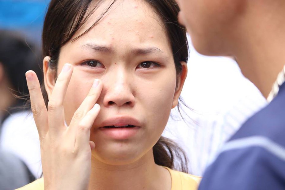 Clip: Thí sinh khóc hết nước mắt vì đề thi Toán quá khó