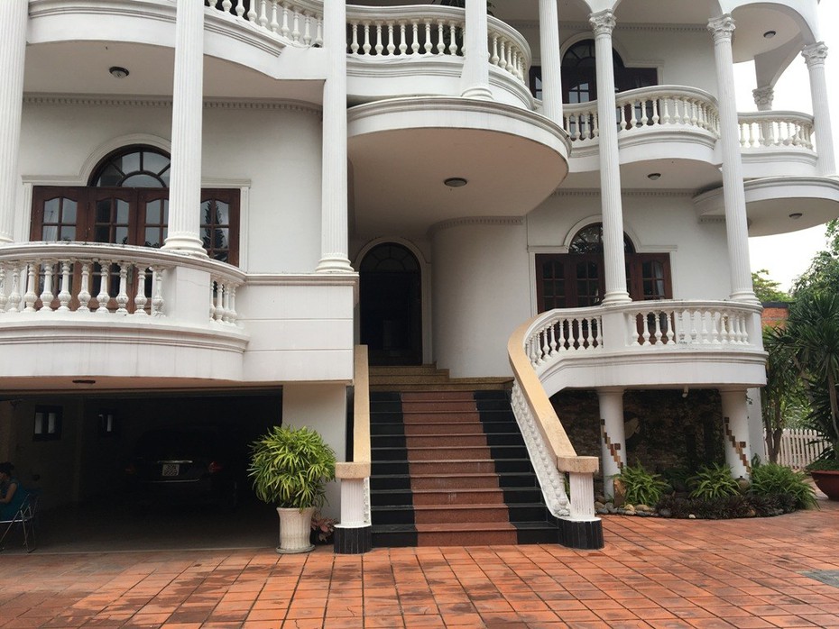 Những dấu hỏi quanh vụ căn nhà trăm tỷ bị “cưỡng chế” thi hành án ở TP.HCM