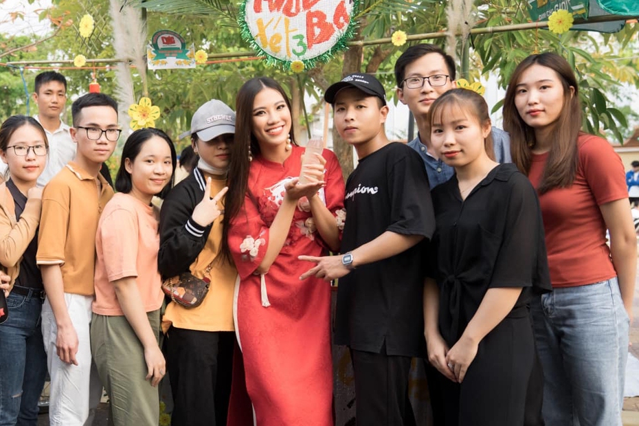 Á hậu Kim Duyên: "Đúng là tôi chưa tốt nghiệp đại học"