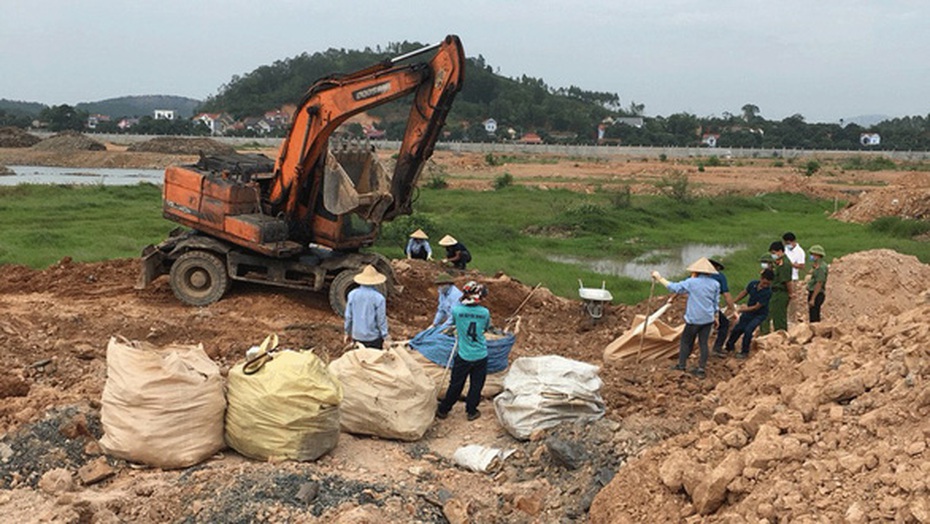 Vụ chôn lấp chất thải ở Bắc Giang: “Không phận sự miễn vào”