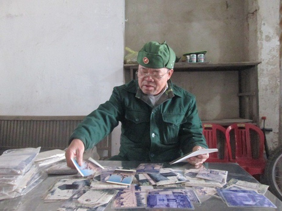 Xúc động cựu chiến binh đưa gần 700 bức ảnh mộ chí cho người dưng
