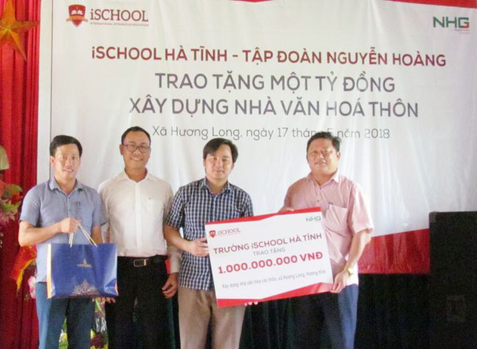 Trường Ischool Hà Tĩnh trao tặng 1 tỷ đồng xây dựng nhà văn hóa thôn