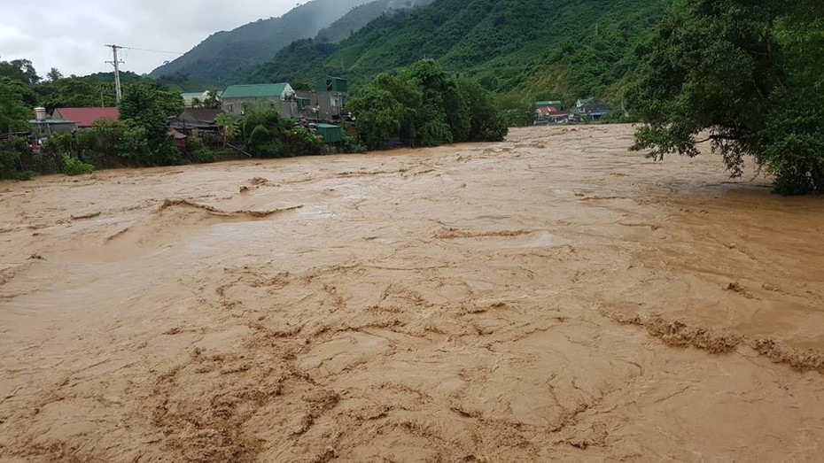 Nghệ An: Nước dâng cao, 2 người dân chết đuối