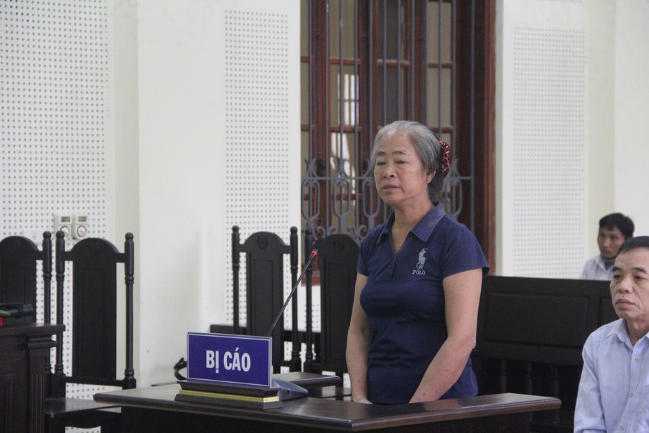 "Nữ quái" hầu tòa vì nhẫn tâm bán con gái chị ruột sang Trung Quốc