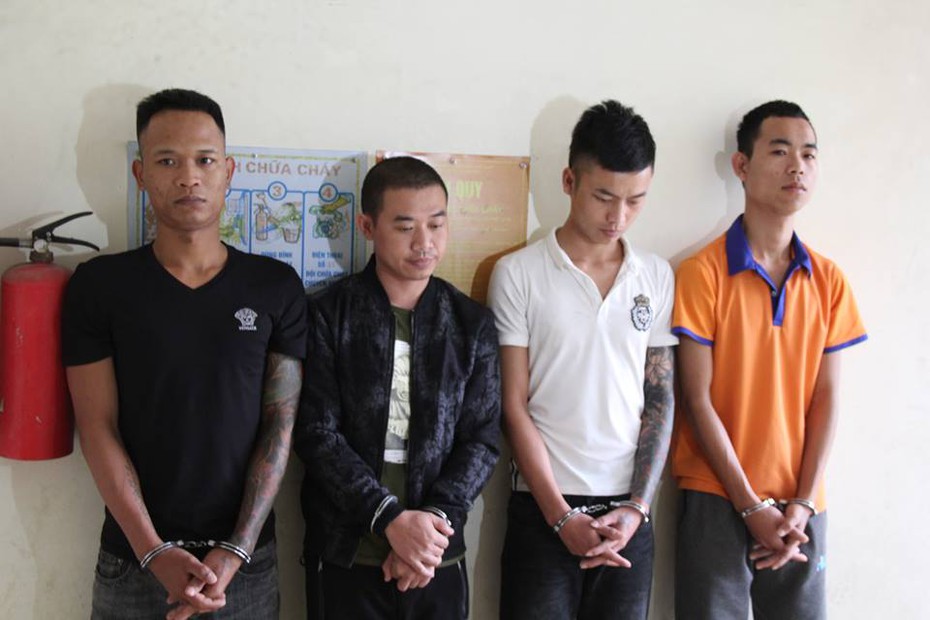 Tạm giữ nhóm đối tượng giang hồ cho vay nặng lãi, ném chất bẩn vào nhà dân